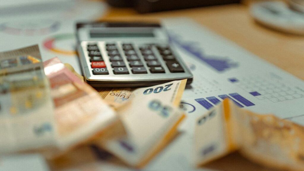como declarar e pagar impostos ao investir em dólar