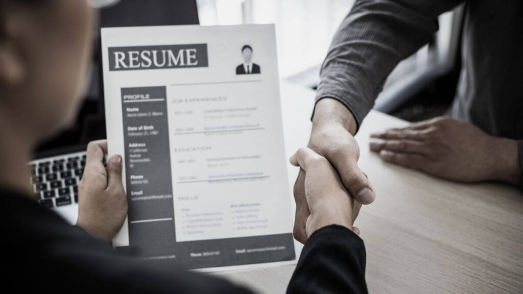 dicas práticas para seu currículo para primeiro emprego