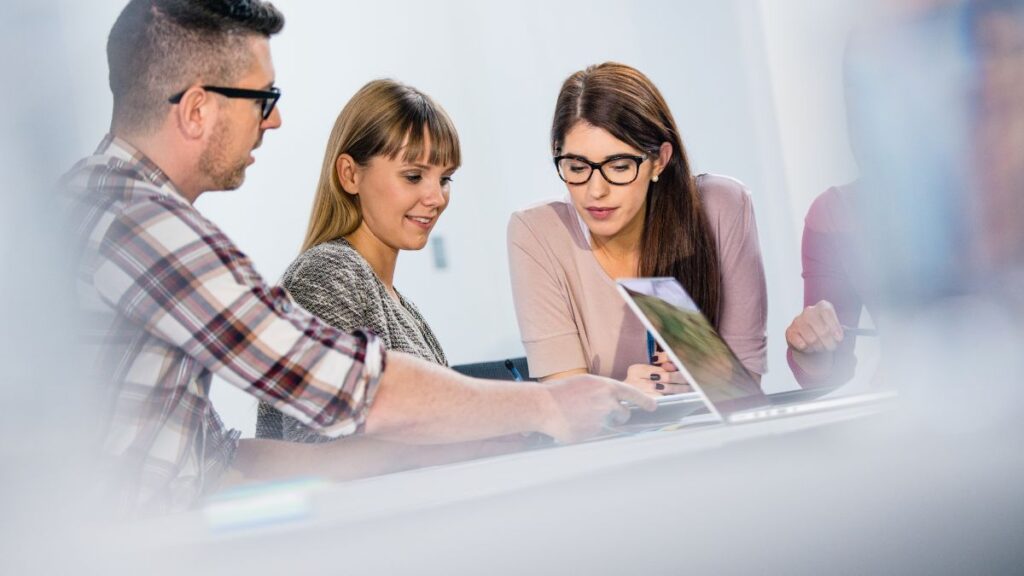 Desenvolva competências que fortalecem sua carreira profissional