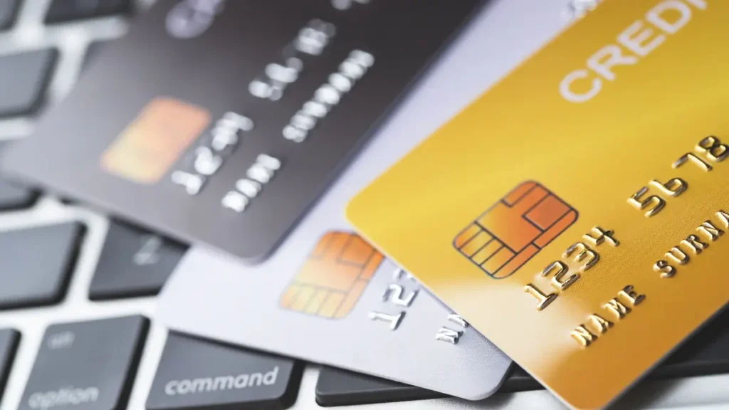 Cartão de crédito ou débito: saiba qual usar pra não gastar mais do que ganha! 2 Cartao de credito ou debito
