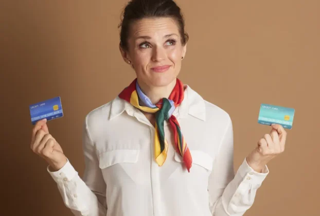 Cartão de crédito ou débito qual usar pra não gastar mais do que ganha