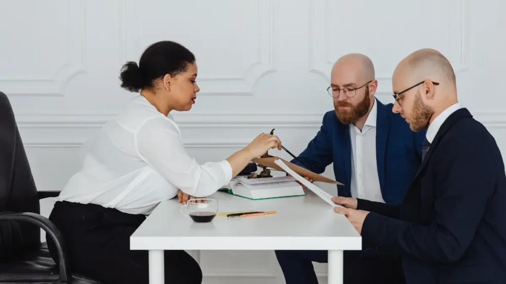Como pedir aumento sem precisar trocar de emprego? 2 Pedir aumento sem trocar de emprego e possivel