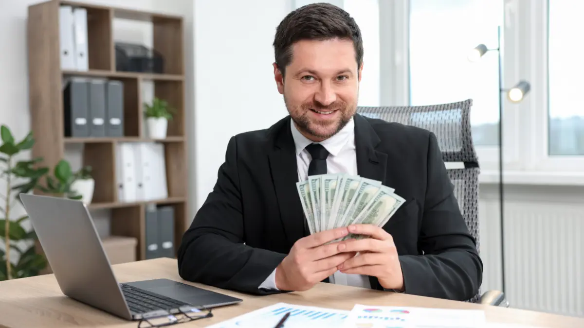 O que fazer com o 13º salário: quitar dívida ou investir? 1 O que fazer com o 13º salário